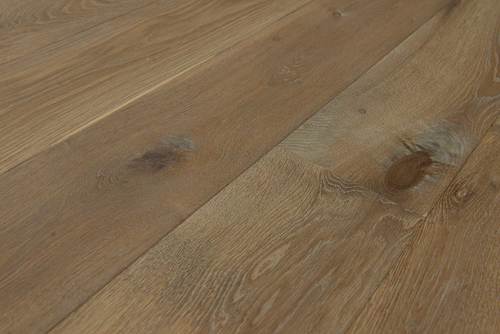 prostota i funkcjonalność naturalnej drewnianej podłogi